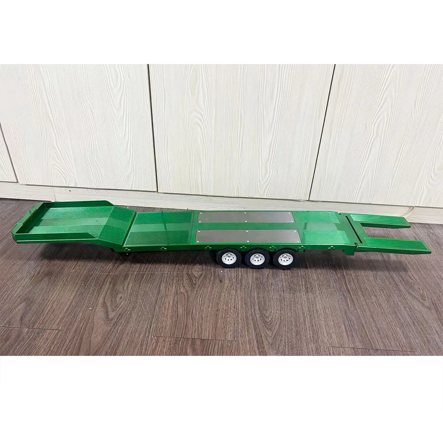 HUINA 1/18 Plastic Flatbed Semi Trailer 1502 for Radio Controlled Tractor Truck 1501 Electric Support Legs Battery No Light