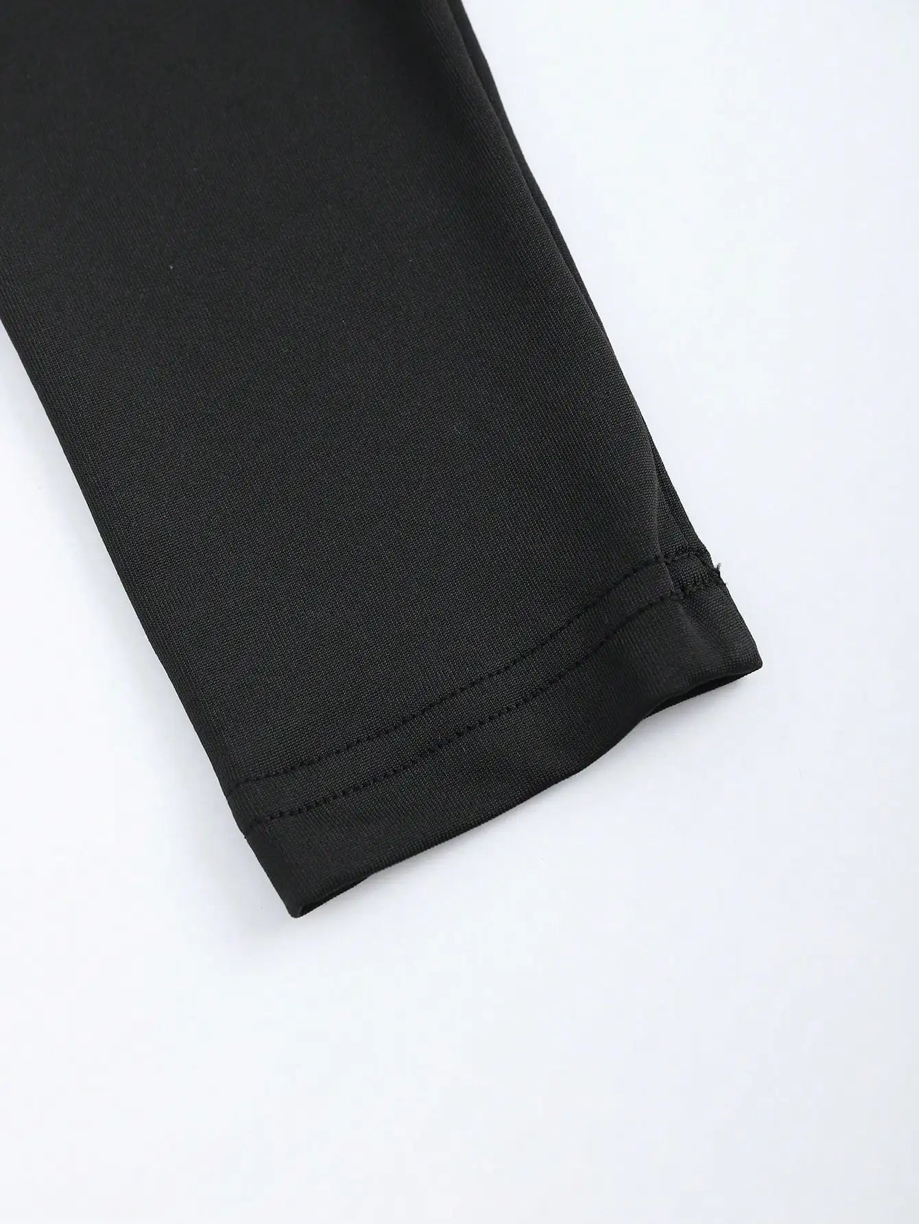 Black U-shaped Neck and Long Sleeve Jumpsuit Suitable for Spring and Autumn